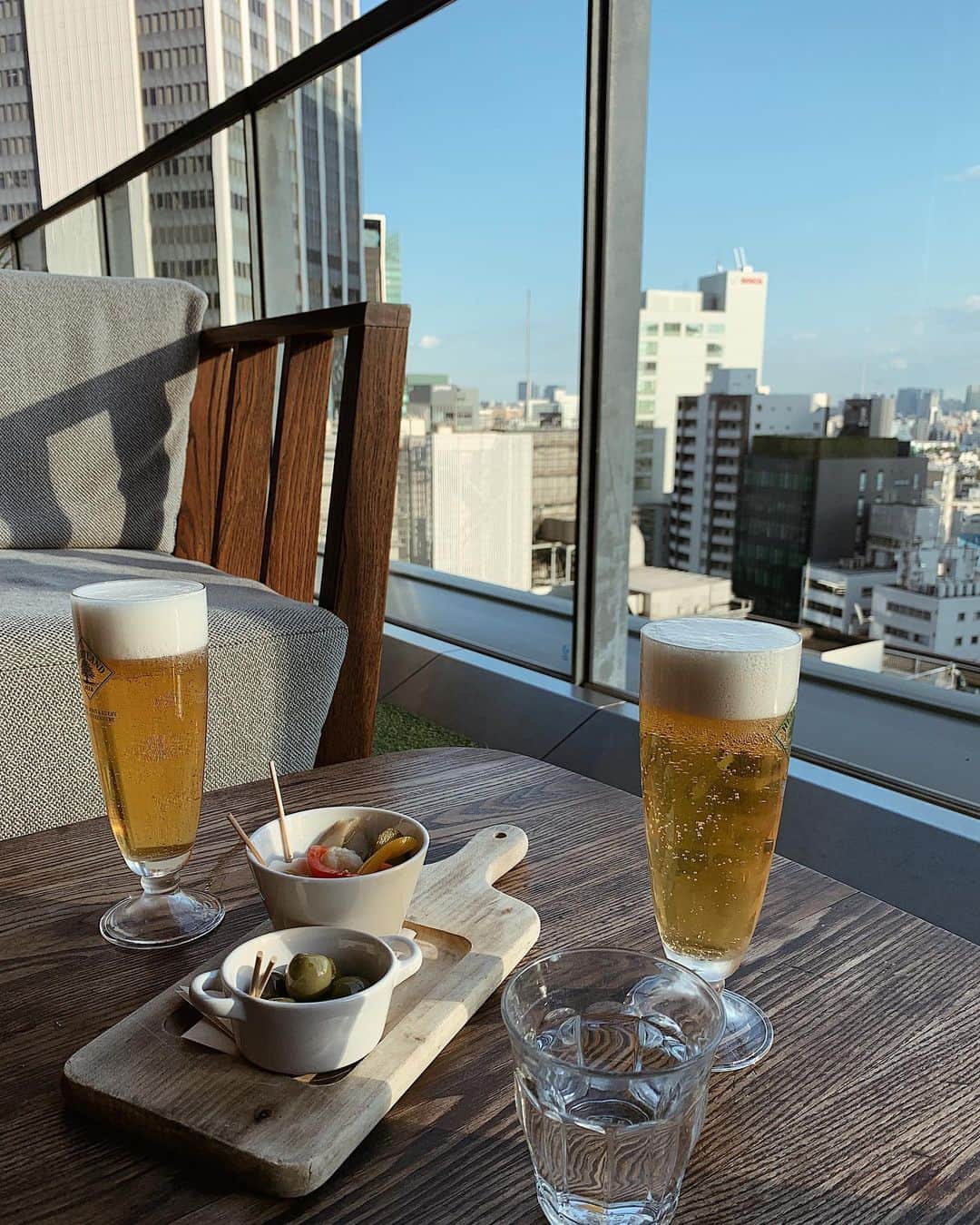 新井ニーニャのインスタグラム：「仕事終わりのビールは最高だった🍺 . 自分の未熟さを痛感する日々。 がんばらないと。」