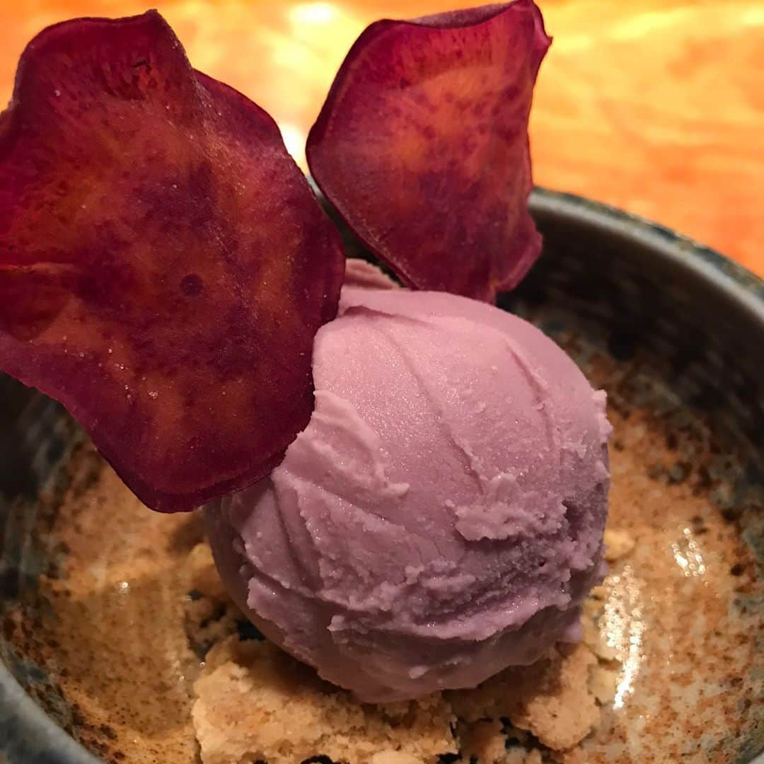 LDH kitchenさんのインスタグラム写真 - (LDH kitchenInstagram)「. 紫芋アイス🍠🍨 濃厚で旬の紫芋の味がしっかりと お楽しみ頂けるデザートです♡ . お店で焼き上げたパリパリの 自家製さつまいもチップスと一緒にどうぞ🐭💜 ------------------------------------- 居酒屋 三盃 📞03-6451-2330 目黒区上目黒3-6-5 中目ビル1階 ■営業時間 月〜金　17:30-27:30 日・祝　17:30-24:00 ------------------------------------- #LDHkitchen #中目黒 #居酒屋三盃 #三盃 #中目黒高架下 #居酒屋 #中目黒居酒屋 #日本酒 #lemonsoursquad #コロナ対策実施店 #レモンサワー #焼鳥 #肉巻き串 #肉巻き野菜串 #紫芋 #デザート #さつまいも #日本酒好き #日本酒女子 #酒の肴 #中目黒グルメ」10月27日 16時16分 - ldhkitchen_official