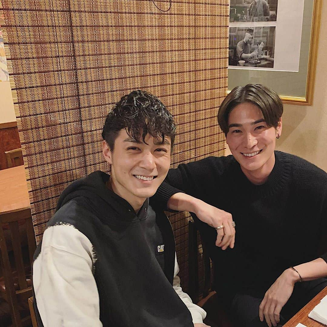 町井祥真さんのインスタグラム写真 - (町井祥真Instagram)「Reunion ・ ・ 2年振りとか？  彼は変わらず元気でした。  復帰おめでとう🎉  久しぶりに皆んなで集まりたいね！  #松本享恭#仮面ライダーエグゼイド#スナイプ#グラファイト#チーム福岡#おかえり享恭くん」10月27日 16時37分 - shoumachii