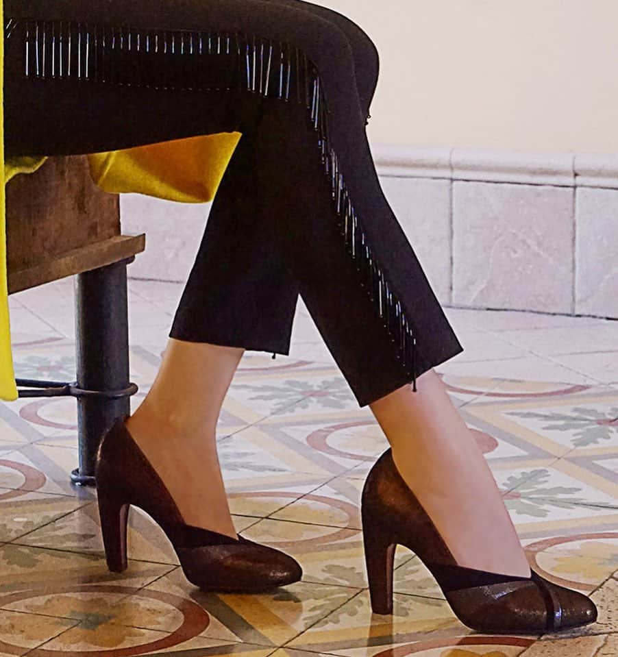 チエミハラさんのインスタグラム写真 - (チエミハラInstagram)「This is how Tuesday's should go! ⭐️ Start your morning with style 𝙔𝙊𝘾𝙊, have a nice afternoon in your 𝙒𝙀𝙉𝙄𝙎 heels and finally celebrate in your 𝙂𝘼𝙄𝙇𝘼! ✨🥂Now available at chiemihara.com  . . . #ilovemychies #chiemihara #chie #fw20 #newcollection #madeinspain #womenshoes #designershoes」10月27日 16時46分 - chiemihara
