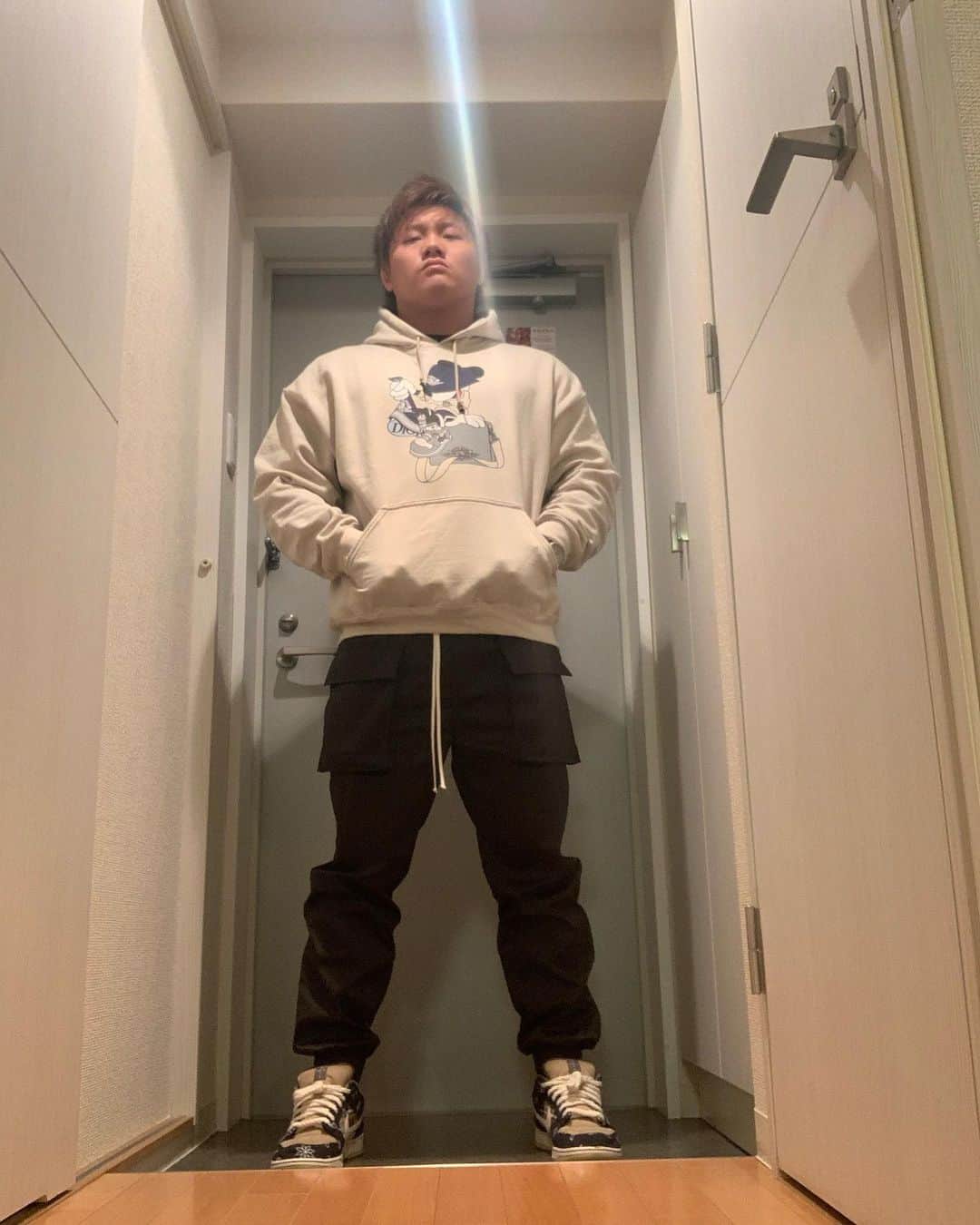 岩本煌史のインスタグラム：「Outer:BOOT JUNK T-shirt:Supreme Pants:DUALISM Kicks: NIKE SB DUNK LOW PRM QS “TRAVIS SCOTT”  #ajpw #全日本プロレス #イワモトヘッズ #スニーカーヘッズ #三重県 #桑名市 #出身 #岩本煌史 #bootjunk #hoodie #nike #ナイキ #ダンク #ダンクロウ #dunk #travisdunk #travisscott #ootd」