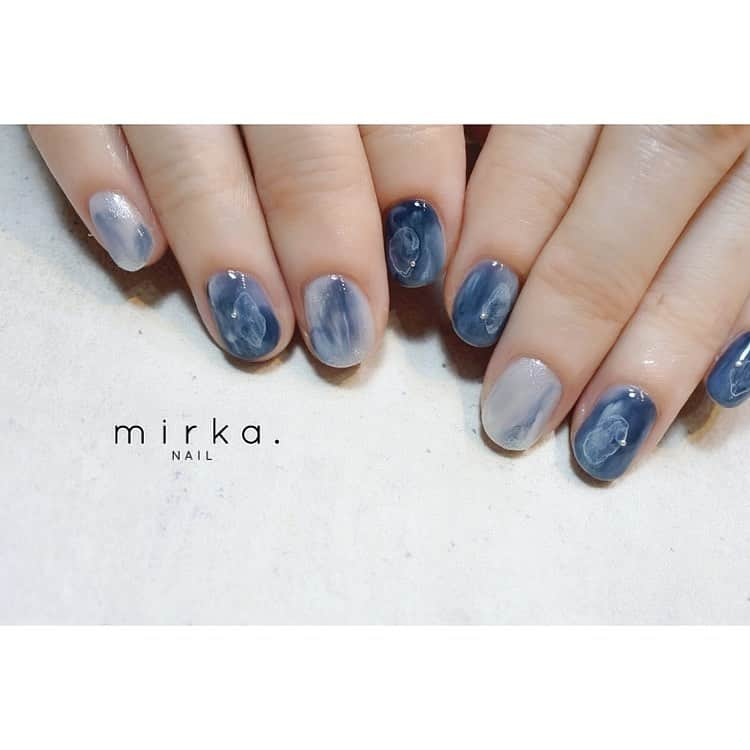 mirka. NAIL(ミルカネイル)さんのインスタグラム写真 - (mirka. NAIL(ミルカネイル)Instagram)「﻿ navy blue ▬﻿ ﻿ ﻿ -----------------------------------------﻿ ﻿ ご予約、お問い合わせは﻿ LINE ID→@mirka.nail(@含む)まで。﻿ 直近の空き状況やご予約方法、そのほか詳細はLINEタイムラインをご覧ください。﻿ ﻿ オーダーネイルチップのご注文もお気軽にお問い合わせ下さい。﻿ ﻿ ﻿ 感染予防対策をしっかり行ったうえでお客様をお迎えしております。﻿ ﻿ 〈感染予防の取り組み〉と〈お客様へのお願い〉を﻿ ハイライトにてまとめておりますので、ご確認くださいませ◡̈﻿ ﻿ ﻿ ﻿ #mirkanail#nails#nail#nailart#naildesign﻿ #ショートネイル#ネイルアート#ネイルデザイン#ネイル#大人ネイル#シンプルネイル#オフィスネイル#ニュアンスネイル﻿」10月27日 16時53分 - mirka.nail