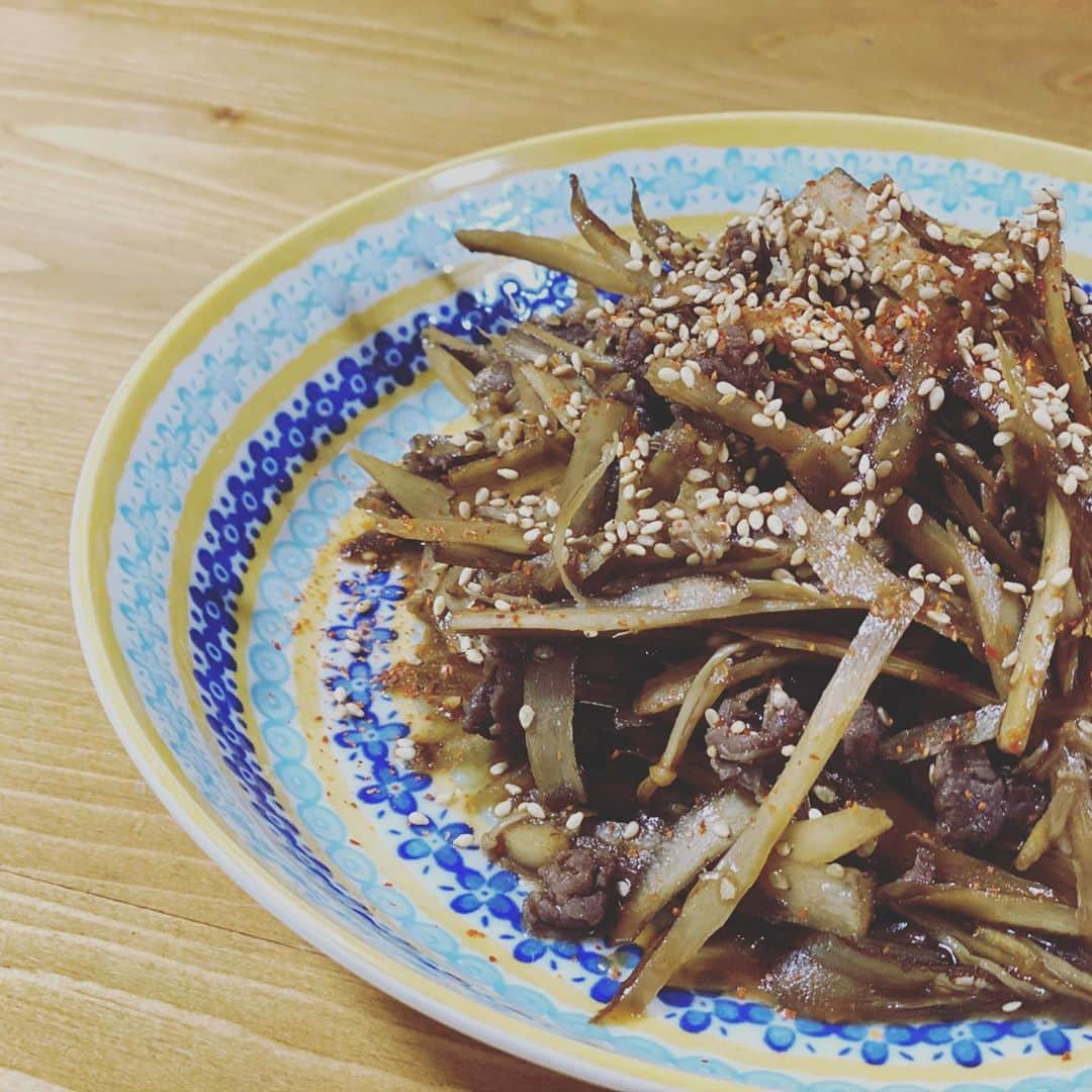 西国原礼子さんのインスタグラム写真 - (西国原礼子Instagram)「昨日のすき焼きで余った牛肉で、しぐれ煮を作りました。ごはんがすすむおかず🍚  #牛肉のしぐれ煮 #ごはんがすすむ」10月27日 17時00分 - rachel_thousand