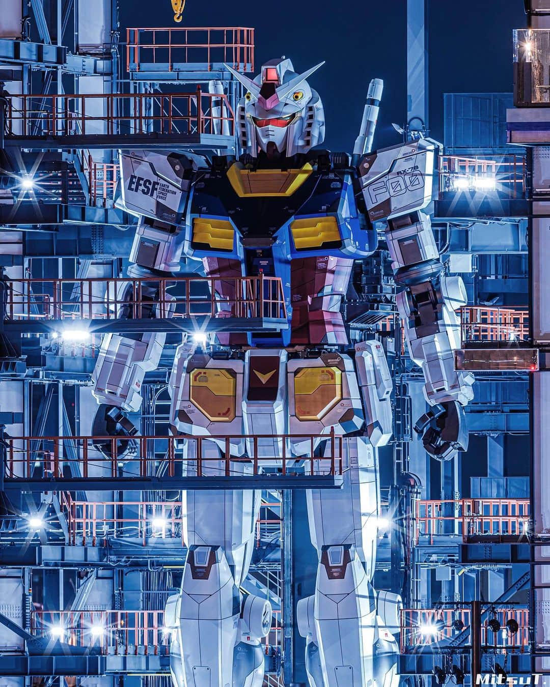 Mitsuのインスタグラム：「Location : 🇯🇵Yokohama 思いつきで寄ってみた横浜ガンダム。 12月のオープンが楽しみです😃 タワーチケットと宿は確保済み👍 . #gundamfactoryyokohama  #gundam #gundamrx78f00 #yokohama #japan #山下埠頭」