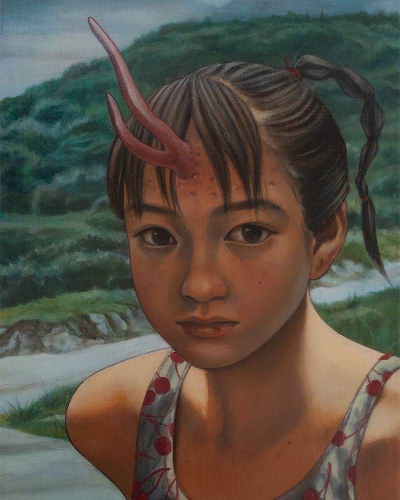 新宅和音のインスタグラム：「ニキビ鬼 Acne Oni(Demon)  2019/333×242mm  スパンアートギャラリー「少女礼賛 -その社会的エッセンスの共通認識-」にて展示中です  now on view at  @spanartgallery until 10th November  #art #artwork #painting #figurativepainting #oilpainting #japaneseart #japaneseartist #japan #portrait #contemporaryart #newcontemporaryart #girl #picoftheday #lowbrowart #popsurrealism #darksurrealism #beautifulbizarre #swsfeature #アート #油彩 #油絵 #女の子」
