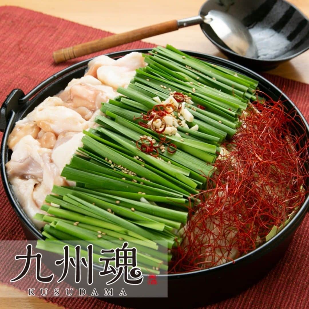 のインスタグラム：「博多！もつ鍋 （醤油と柚子胡椒/白味噌/甘辛味噌/激辛ハバネロ）  #九州料理 #モツ鍋 #もつ鍋 #もつ #モツ #九州居酒屋 #九州料理居酒屋 #鍋スタグラム #もつなべ #cosmicdiner #飲兵衛 #食テロ #飯テロ #美味しい #ディナー #居酒屋 #居酒屋巡り #居酒屋グルメ #居酒屋好き #居酒屋好きな人と繋がりたい #博多もつ鍋  #飲み放題 #osaka #大阪 #天王寺 #布施 #天王寺グルメ #天王寺居酒屋 #天王寺飲み #グルメ好き」