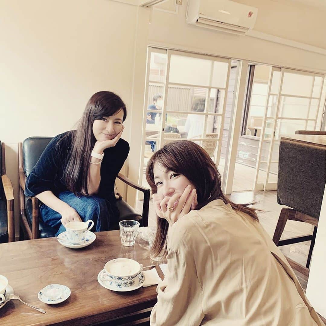大河内奈々子のインスタグラム：「大先輩の　なおちゃん。(色んな意味で😅)  お久しぶりでしたが　変わらず面白くて頼りになって笑いが止まらない🤣  お姉さんの貴重な言葉は頭の中にメモ。  楽しかった♪ また話を聞かせてください🧡  よしこちゃんセッティングありがとう🧡 #楽しかった❤️ #おはなしつきない #お久しぶり #学びました」