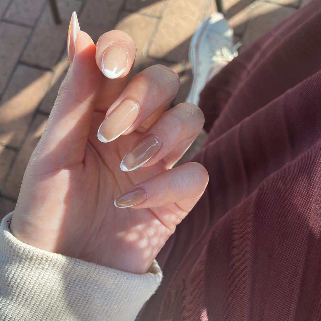 Nanamiさんのインスタグラム写真 - (NanamiInstagram)「.  New nail🍃 またまたシンプルフレンチ  #nail#newnail#シンプルネイル#ブラウンネイル#秋ネイル#ネイルデザイン」10月27日 17時36分 - nana27chan