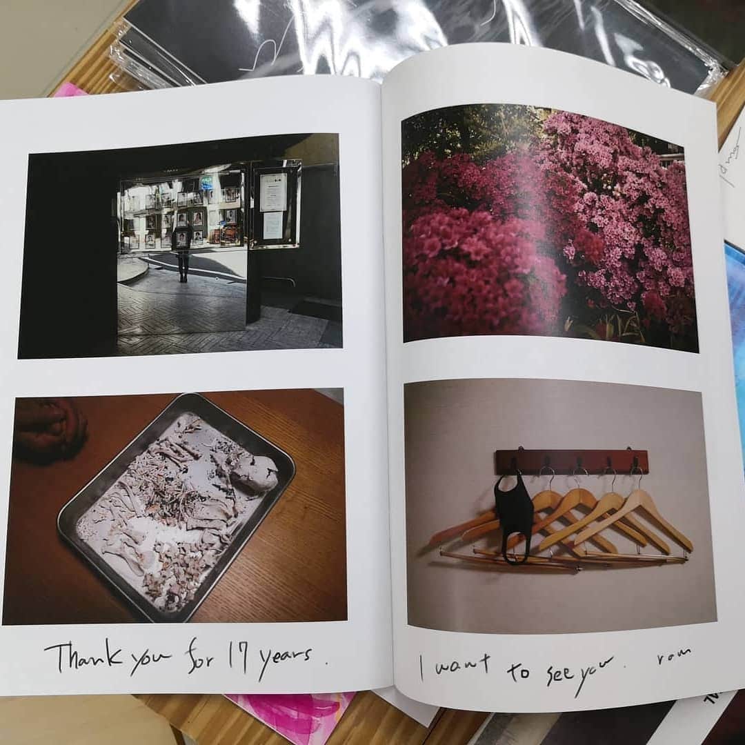 大塚咲さんのインスタグラム写真 - (大塚咲Instagram)「通販サイトに日々に咲け日々に咲くBookを追加しました！  限定100冊なのでお早めに☺️🌟  エディションナンバーと直筆サイン入り。」10月27日 17時43分 - otsukasaki_