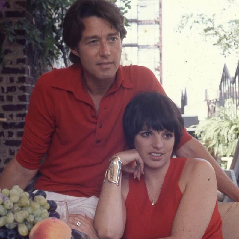 ホルストンのインスタグラム：「Halston and Liza Minnelli by Berry Berenson-Perkins. #HALSTONRED」