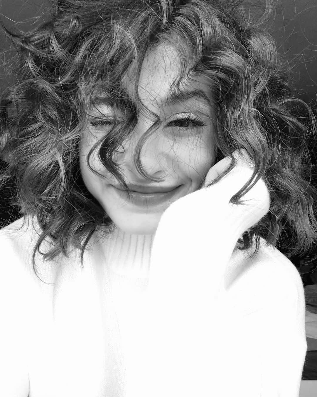 ユスラ・マルディニさんのインスタグラム写真 - (ユスラ・マルディニInstagram)「My curls wanted to say hello ;)」10月28日 3時10分 - yusramardini