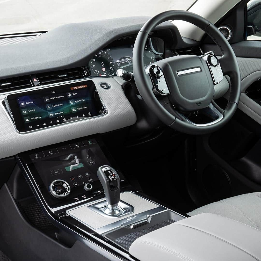 Land Roverさんのインスタグラム写真 - (Land RoverInstagram)「Connected, intuitive, and always up-to-date. The #RangeRover #Evoque's interior is both cutting edge and elegant utilising our latest in-car technology.  #PHEV #MHEV #HybridElectricVehicle #HybridSUV #LuxurySUV #4x4 #Carsofinstagram #Technology」10月28日 3時12分 - landrover