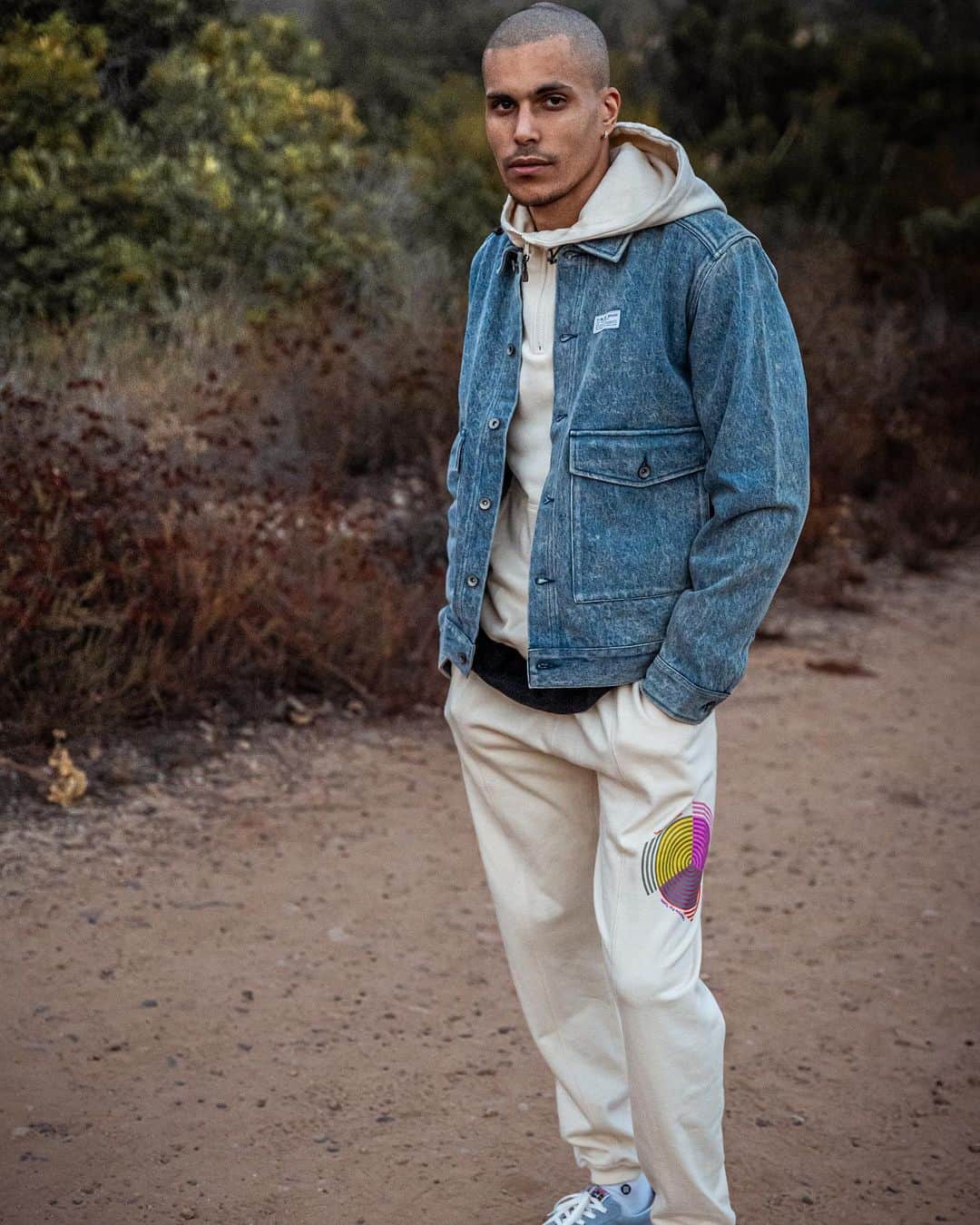 パブリッシュブランドのインスタグラム：「Layer up because winter is coming. 📸 @salvadorslens  . . . . #publishbrand #todayfortomorrow #goodvibrations」