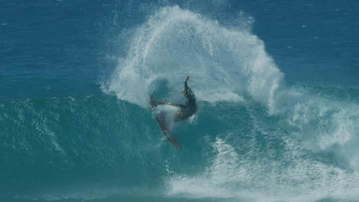 ジョン・ジョン・フローレンスのインスタグラム：「A few waves from home, part of an edit we just released on our channel. Track inspired by @bobhurley and edits we watched growing up!」