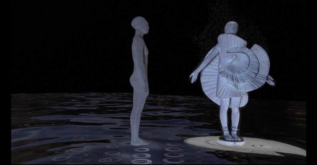 スリーアズフォーのインスタグラム：「Stills from our latest “ Vesica Piscis” film  Directed by  Jessica Mitrani and Alex Czetwertynski @jessicasofiamitrani  @alexczetwertynski   XR Virtual Production Content Alex Czetwertynski  Director of Photography Charles Billot @charles_billot   Choreography Jonah Bokaer @jonah_bokaer   Producer John Morgan @johnnyfmorgan   Music Georgia @georgiastudio   Editing/VFX/Graphics Alex Czetwertynski First AC Bobby Davidson  In Association with Worldstage @worldstage_inc  Worldstage team Shelly Sabel - Creative Director Raul Herrera - XR Technical Integrator  & Disguise Programmer Daniel Aleman -  Project Manager Juan Gonzalez - Notch Artist  Dancers appearing courtesy of Jonah Bokaer Choreography @jonah_bokaer   Hala Shah Isiah João da Silva Rourou Ye Nadia Khayrallah @halapepper  @the_wavy_seal  @nadiainherownworld  @rourou_sweetheart   threeASFOUR team Creative Directors Adi Gil Angela Donhauser Gabi Asfour  Creative Consultant Victoria Bartlett  @georgegoce676   And Autumn Beckens Brit Shaked Hailey Desjardins Jeremey Ripley Hi Hsuan Sang Samyukta Easwaran Nina Britschgi Anson Jaak Yiu Li Vivienne Lee Josephine Panel Jina Lee M Nava Peter Salera  Fabric Prints In collaboration with Mimaki USA Print Design in collaboration with Brit Shaked  @mimakiusa @mimakiusa_textile  @brittshaked   E-textiles In collaboration with Wearable Media: Yuchen Zhang & Hellyn Teng @wearable.media   Producer Circle of Jonah Bokaer Choreography Mary Barone Rosalinda Dear  Dorothy Tapper Goldman  Special Thanks to  Adorama TJ Donoghue Lars Pedersen Board Of Directors, Jonah Bokaer Arts Foundation, Inc.  Victoria Nelson Harris Dr Sassi」