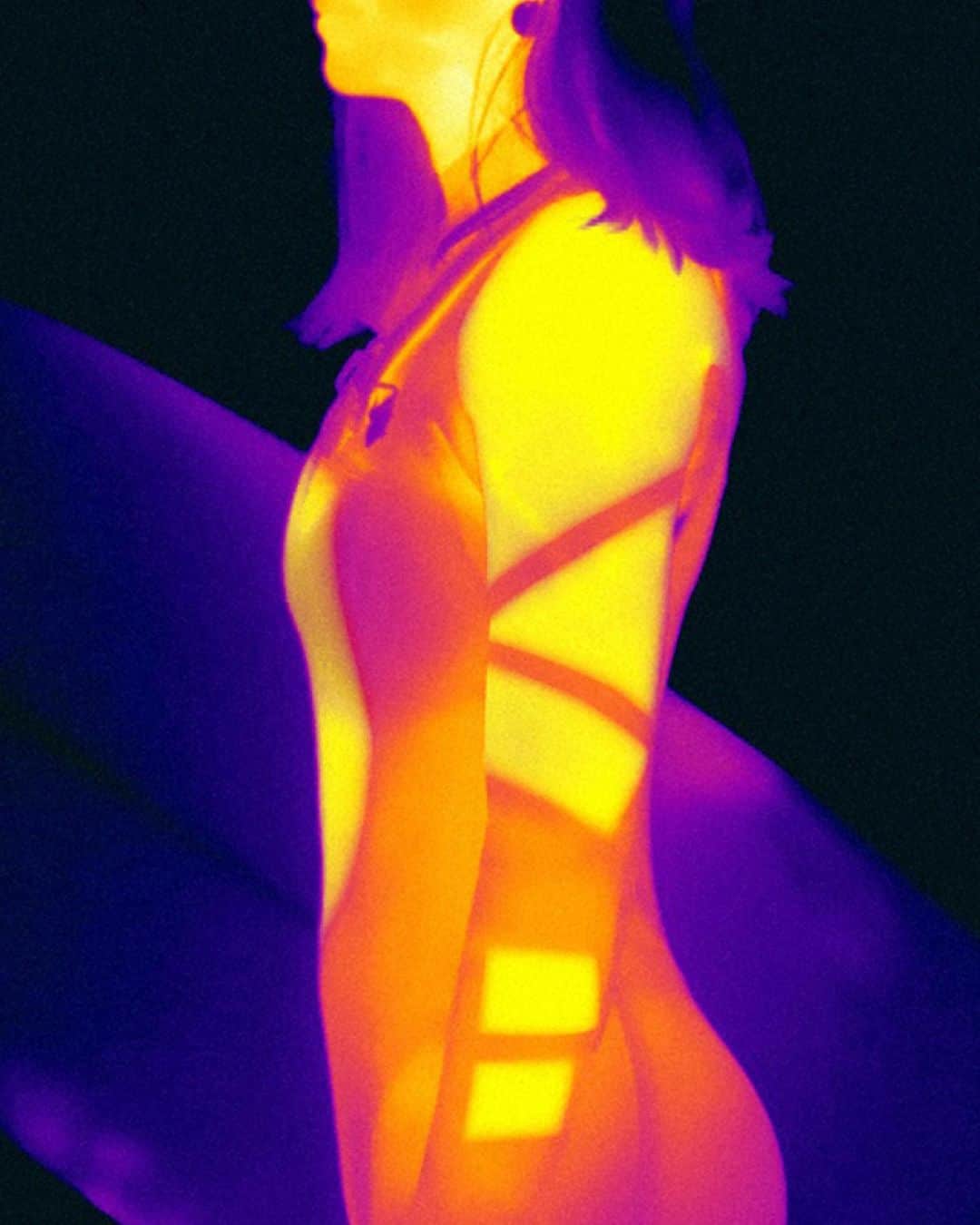 リップカールさんのインスタグラム写真 - (リップカールInstagram)「Our warmest Women’s wetsuit... ever 🔥  ⠀⠀⠀⠀⠀⠀⠀ Combining E6 Heat Generating Flash Lining, Flex Energy and Thermo Shield tech - no frigid lineup is off limits in the #Flashbomb HeatSeeker.」10月28日 3時40分 - ripcurl