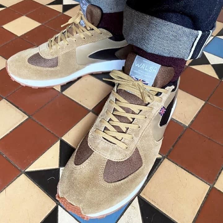 ウォルシュのインスタグラム：「@greyfoxblog in our New Glory Tan 🙌 . . . #normanwalshuk #normanwalsh #britishmanufacturing #madeinbritain #ukmfg #shoes #footwear #sneakers」