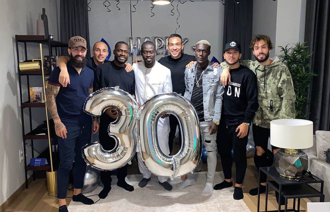 メブリュト・エルディンチのインスタグラム：「30 ans ça se fête mon Badou @badouboy7 🙏🏼❤️🇸🇳」