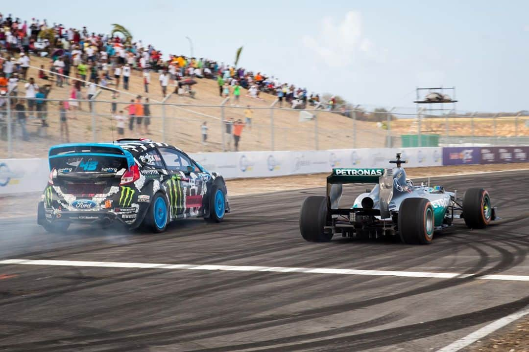 ケン・ブロックさんのインスタグラム写真 - (ケン・ブロックInstagram)「F1 vs Rallycross… who do you think won?? Throwback to when @LewisHamilton and I raced (for fun) during the Top Gear Festival in Barbados in 2014. Stoked to be back here in Barbados again - but this time for the rally Sol Rally Barbados race going down this weekend! #dualtireslaying #FordFiesta #Barbados」10月28日 4時00分 - kblock43