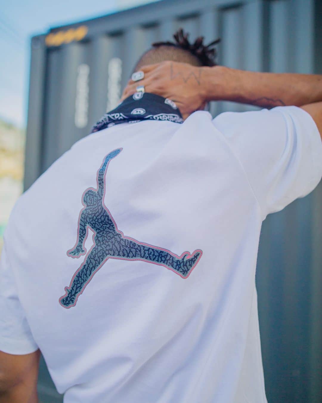Foot Lockerさんのインスタグラム写真 - (Foot LockerInstagram)「Pardon my back. Cop the #jordan Jumpman Legacy T-shirt .」10月28日 4時00分 - footlocker