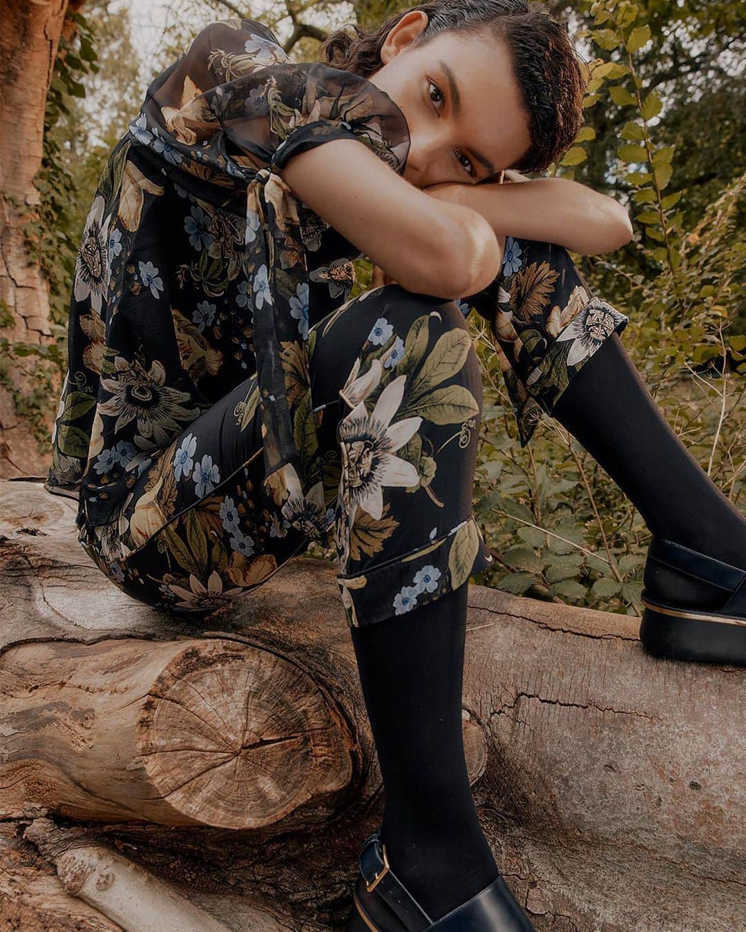 のインスタグラム：「An extra dose of vitamin E: Exclusive @erdem.   Shop all your favorite Instagram looks, just visit #linkinbio」