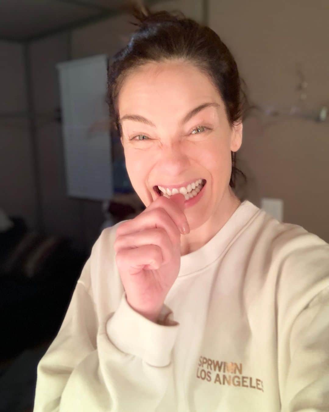 ミシェル・モナハンさんのインスタグラム写真 - (ミシェル・モナハンInstagram)「These are the many faces of a girl who just wrapped a Covid-free movie. The feelings are real folks. 💓  I know our industry is not deemed "essential workers", nor should it be. We do not hold value and heroism in the same way our healthcare and emergency workers do. They are the brave ones who endure. But I can tell you, the folks that I just had the privilege of working with, were essential to me. And I, was essential to them. I’m completely inspired by the ingenuity and compassion that a collective effort illicits. I’m so proud of this film and everyone in it, around it, who masked up, double-masked, doubled-down in a bubble, tested and tried with all their might not to hug and high five (me 🙋🏻‍♀️). Winnipeg, the best of the best, you know who you are, thank you. 🥰  And now, I’m headed home to tackle my hero of a family whom I haven’t seen in nine weeks and then, I’m gonna check that ballot like a MOTHER!💥 #wearamask #collectiveeffort #vote #youareessential ❤️@bloodthemovie🩸」10月28日 4時27分 - michellemonaghan