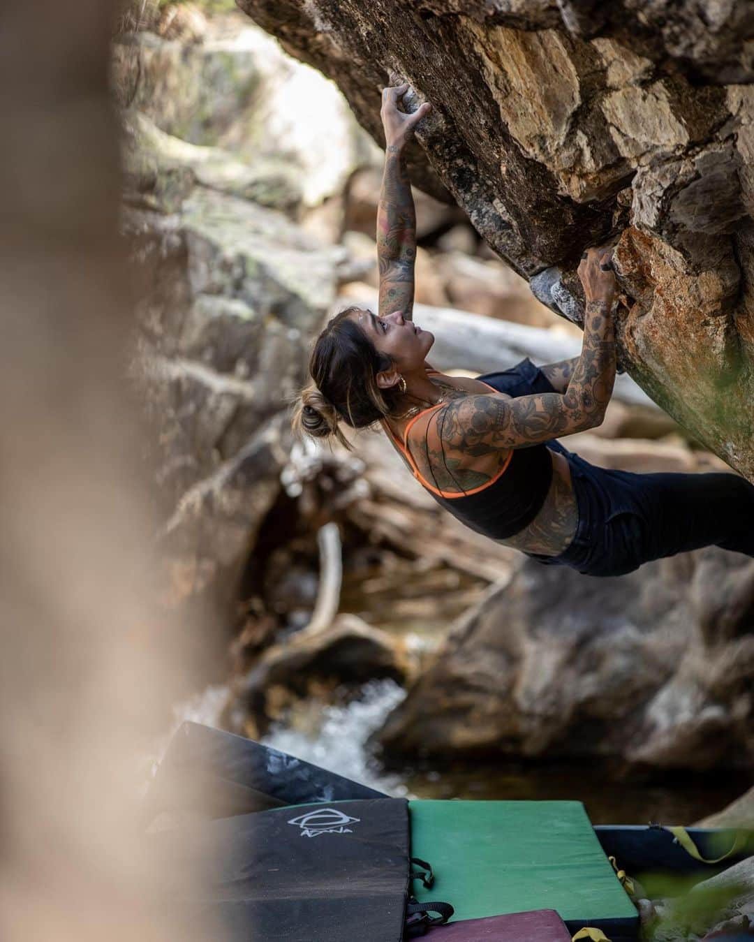 ポール・ロビンソンのインスタグラム：「While in Independence Pass, I got to shoot some really fun imagery for the upcoming @asanaclimbing catalog. It was such a pleasure to hang out with everyone on that trip, I wanted to share some photos of each of the awesome people who were involved! Here is a shot I got of @marina_inaway crushing a riverside boulder. She is more of a sport climber these days but still is an absolute crusher on the boulders and a really incredible person to spend time and climb with! #bouldering #asanaclimbing」