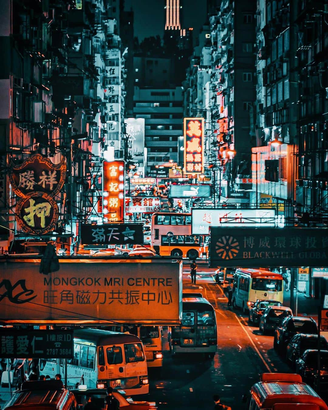 HAYAMI HANNAH ハナさん ど田舎さんのインスタグラム写真 - (HAYAMI HANNAH ハナさん ど田舎Instagram)「. Neon lights 🇭🇰 Have a nice week ahead.     #hayamihannah  #DiscoverHongKong  #Picsofhk #香港 #Sonyimagegallery  #instameethk⁠ #awesomehongkong  #hongkongphotography⁠ #unlimitedhongkong  #exploringhongkong⁠ #hongkongstreets  #hongkongnight  #hongkong  #hongkonglifestyle #hongkongstreetphotography⁠ #visualhongkong  #reframinghk  #sonyalphapro  #sonyimages  #moodygrams⁠  #Adorama #Way2ill #yourshotphotographer  #localiiz  #HongKongGuide #TimeOutHK #capitalshooters  #DarkMobs  #Monstermoods #cyberscaping」10月27日 19時32分 - hayamihannah