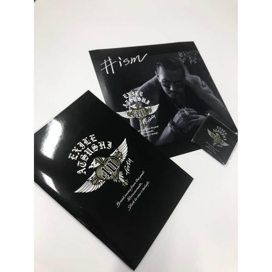 ATSUSHIのインスタグラム：「#atsushizm  EXILE ATSUSHI「40 ～forty～」 リリース記念 #ismプロジェクト  EXILE ATSUSHI 6年ぶりのオリジナルアルバム「40 ～forty～」のリリースを記念して、全国の飲食店、洋服店、レンタカー、ホテルなど、様々なジャンルのお店とのコラボレーション。  コロナ禍により、人を集めての全国キャンペーンができず、ファンの皆様になかなか会いにいけない状況。また全国の飲食店・洋服店なども厳しい状況が続いています。  そこでATSUSHIがお世話になっているお店にご協力いただき、一緒に「40 ～forty～」のアルバムを盛り上げていただきながら、さらにファンの皆さんにも喜んでいただくことで、みんながHAPPYになれば、という想いで企画されました。  どのお店もATSUSHIが実際にその土地に行ったときに、通うお店ばかり。  全国のATSUSHI応援団、ATSUSHIファンのみなさん、team ATSUSHIのみなさんに向けて、 #ismプロジェクトとして…。 ATSUSHIのイズム。 HIROさんや、EXILEから学んだイズム。 人それぞれある価値観やアイデンティティ。 その中でも特に#atsushismに共感してくださったり、感動してくださったファンの方々との絆。 それこそが#ism  コロナで厳しい状況が続く中、EXILE ATSUSHIが全国の飲食店を応援しながらみんなで盛り上がりたいという気持ちから発案されました。  全店舗には3つの楽しい仕掛けをご用意しています。  1.オリジナルコースター100名様にプレゼント ※店舗によってプレゼント方法は異なります。  2.LPサイズボード ＊店内のどこかに飾られており、一緒に写真が撮れます。  3. スペシャルメッセージノート ＊キャンペーン終了後、実際にEXILE ATSUSHIの手元に届きます。  その他、店舗ごとにスペシャル特典・オススメメニュー・コラボメニューなどをご用意！  ※概要はそれぞれの店舗のオフィシャルHP、またはFacebook、インスタグラム等ご確認ください。 また、その他の詳細や予約状況に関しましてもそれぞれの店舗のホームページ、またはインスタグラム、お電話にてご確認ください。  また、ismオフィシャルインスタグラムも開設。  お店の食べ物や、（テイクアウトも含む）店員さんとの写真、店内の様子、購入された洋服、店内の様子などを撮影していただいて、インスタグラムにハッシュタグ「#ism」をつけてインスタで投稿してください。  ismオフィシャルインスタグラムにてリポストしていきます！ ATSUSHIからのコメントも届くかも⁇  また、抽選で10名様にEXILE ATSUSHI 直筆サイン入りLPサイズボードプレゼント！  ※店内の写真・料理・商品など、お店に関わるものであればなんでもOK。店舗の迷惑にならないようにだけご配慮ください。  ■キャンペーン期間：10/30（金）ー2020年12月31日まで （一部店舗様の営業方針によって、年末の定休日や休業予定はそれぞれの店舗様にご確認ください）」