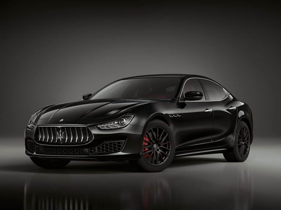 Maserati Japan | マセラティ ジャパンのインスタグラム：「MASERATI GHIBLI DIESEL Final Edition 2020.11.7 (SAT) – 8 (SUN)  来る11月7日（土）、8日（日）の2日間にわたり、マセラティのディーゼルモデルを牽引してきたギブリ ディーゼルのファイナルエディション “MASERATI Ghibli Diesel Final Edition”の展示会を開催いたします。  マセラティの V6 ディーゼルエンジンは、従来の V6 ガソリンエンジンが奏でるエグゾーストサウンドの魅力と、圧倒的なパフォーマンスがもたらすドライビングプレジャーを維持しつつ、CO2排出量の低減と優れた燃費経済性により環境にやさしいパワートレインとして多くの皆様のご愛顧を頂いてまいりました。  最後を飾る特別仕様車は、情熱のレッドを使用した日本未導入のホイール「19“ Proteo ホイール Matte Black & Red」と、人気のオプションをパッケージした日本限定の非常に希少な車両となっております。  この機会に、ショールームへお越しいただきギブリ ディーゼルの集大成をぜひご体感ください。あなた様のご来場を心よりお待ち申し上げております。  新型コロナウイルス感染拡大防止とお客様の健康と安全の為に、試乗をご希望の方は、ご予約をお願いしております。  一部の店舗につきましては、本展示試乗会を実施しない店舗がございます。詳細は、最寄りのマセラティ正規ディーラーまでお問い合わせください。  ※展示車両のラインナップは、店舗毎に異なります。詳細は担当営業までお問い合せください。  詳しくはこちら。 https://www.maserati.com/jp/ja/news-event/Ghibli-Diesel-open-door-weekend-november-2020 #Maserati #マセラティ #MaseratiJapan #マセラティジャパン #GhibliDieselFinalEdition #ギブリディーゼルファイナルエディション」