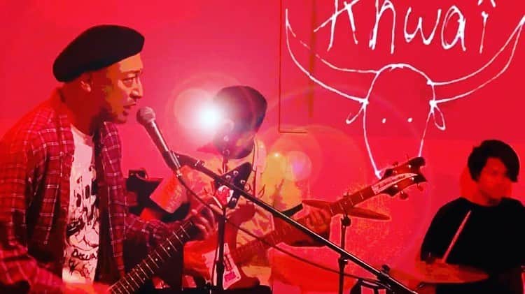 山内圭哉のインスタグラム：「Khwaiトーク＆ライヴ収録配信。 明日。 お安くなってます。宜しくです。 https://tiget.net/events/107198」