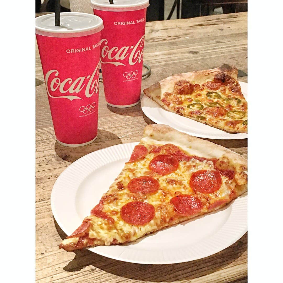 新井乃亜さんのインスタグラム写真 - (新井乃亜Instagram)「🍕 #pizzaslicetokyo  最近の、でぶ活。 ピザちゃん🍕🍕🍕  #青山カフェ #青山ランチ #東京カフェ #東京カフェ巡り  #表参道カフェ #表参道ランチ #ピザスライス #아오야마카페 #오모테산도맛집 #오모테산도카페  #도쿄카페 #도쿄맛집 #도쿄카페투어 #피자맛집」10月27日 19時51分 - noa__arai