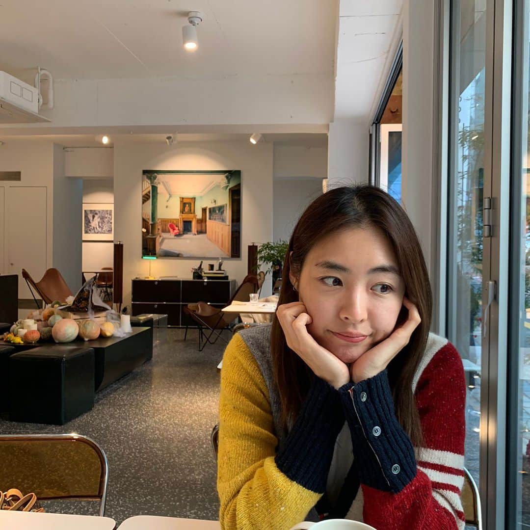 イ・ヨニのインスタグラム：「🤔」