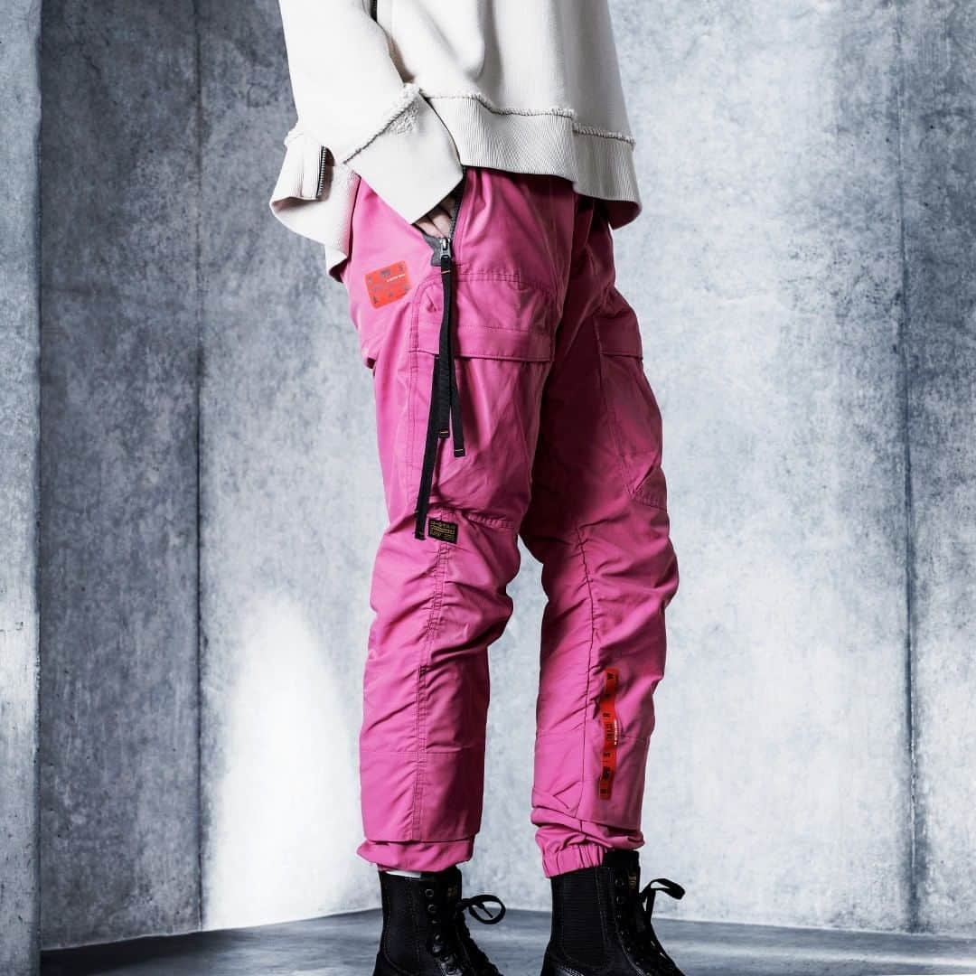 G-Star RAW Japanさんのインスタグラム写真 - (G-Star RAW JapanInstagram)「【EXCLUSIVES COLLECTION】  優れた立体裁断技術と最上質でサステナブルな素材を使用し設計された「EXCLUSIVES COLLECTION」。 ・ 📷：@mickylee77 / Lee Momoka［Model］ ・ “素晴らしい活動あってのお洋服だと感じました。すごく着心地が良かったです。webサイトにはサステナブルについてたくさんの事が書いてありました。ぜひみなさんにも読んでみてほしいです。” ・ “I thought the items are certainly a result of great efforts done by the brand. They felt really comfortable wearing them. I found a lot of information regarding sustainability on their official website. I strongly recommend everyone to take a look. ” ・ ■E RAGLAN SLEEVE CROPPED SWEATER No.D18826-C632-1603 ※実際の商品と仕様が異なります。 ・ ■E PANTS No.D18770-C628-3394 ・ ・ ・ #GStarRAW #GStarRAWjapan #ジースターロゥ #サステナブル #sustainable #エクスクルーシブ #exclusives #リーモモカ #Leemomoka」10月27日 20時00分 - gstarraw_jp