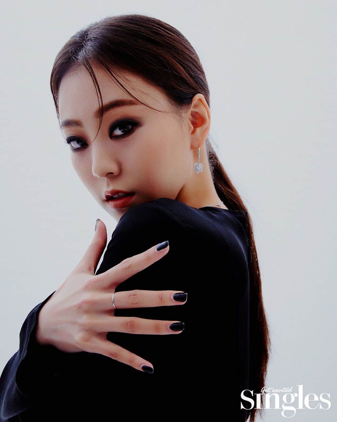 郭珉整のインスタグラム：「#싱글즈 #잡지화보 @singlesmagazine  #노는언니」