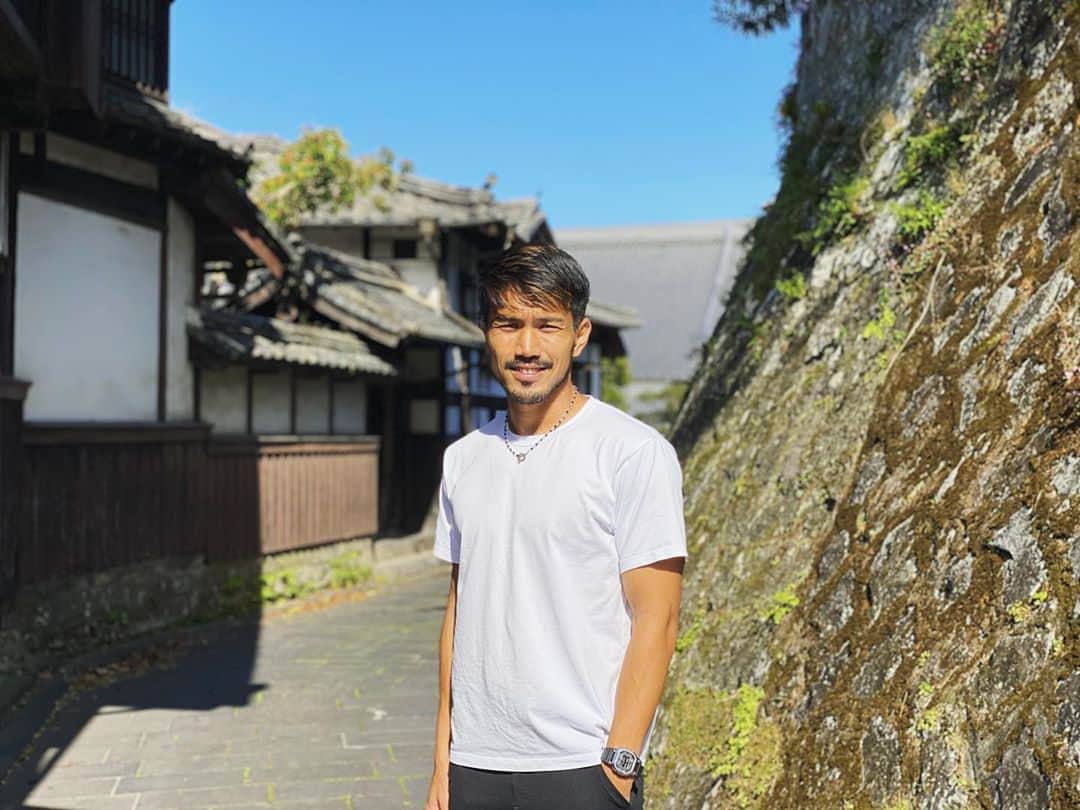 伊佐耕平のインスタグラム：「臼杵城のお膝元に位置する二王座。 すごい素敵なところ。  #大分のいい所を全国に #大分県臼杵市 #二王座 #切り通し」