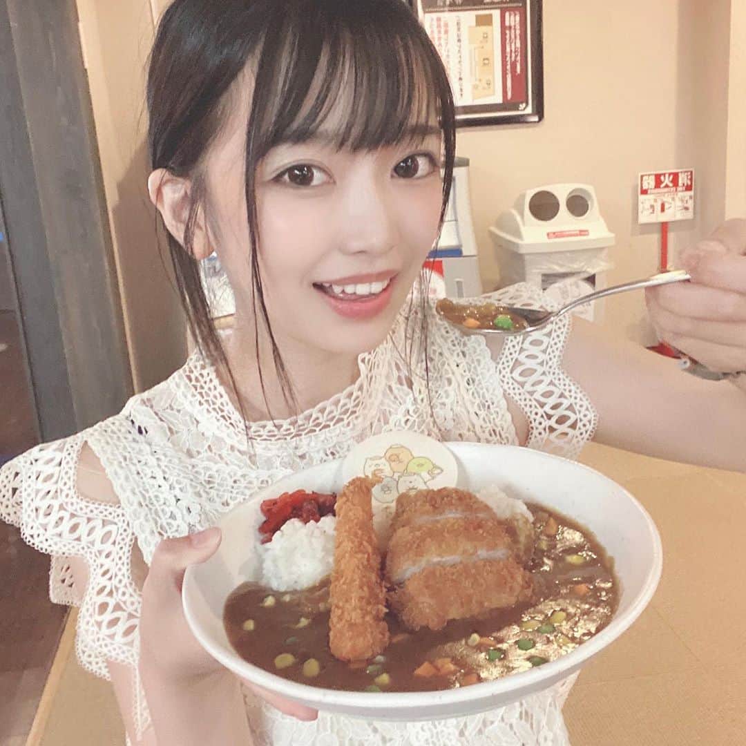 吉沢朱音さんのインスタグラム写真 - (吉沢朱音Instagram)「🍛👲🏽🍛🥄 . 海老フライとカツカレー✨ すみっコぐらしとコラボしてたから食べたよ🥰 グリンピースは好きでは無いのだけど…(ﾎﾞｿｯ) . カレーは好きな食べ物ランキングで 5本指には入るのだ( ¯﹀¯ )！ . . . . . #カレーライス #カレー好き  #すみっコぐらし #大江戸温泉物語  #いっぱい食べる君が好き ？ #大食い女子 #foodpictures」10月27日 20時24分 - nesomagic72
