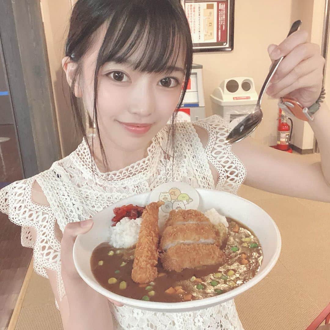 吉沢朱音さんのインスタグラム写真 - (吉沢朱音Instagram)「🍛👲🏽🍛🥄 . 海老フライとカツカレー✨ すみっコぐらしとコラボしてたから食べたよ🥰 グリンピースは好きでは無いのだけど…(ﾎﾞｿｯ) . カレーは好きな食べ物ランキングで 5本指には入るのだ( ¯﹀¯ )！ . . . . . #カレーライス #カレー好き  #すみっコぐらし #大江戸温泉物語  #いっぱい食べる君が好き ？ #大食い女子 #foodpictures」10月27日 20時24分 - nesomagic72