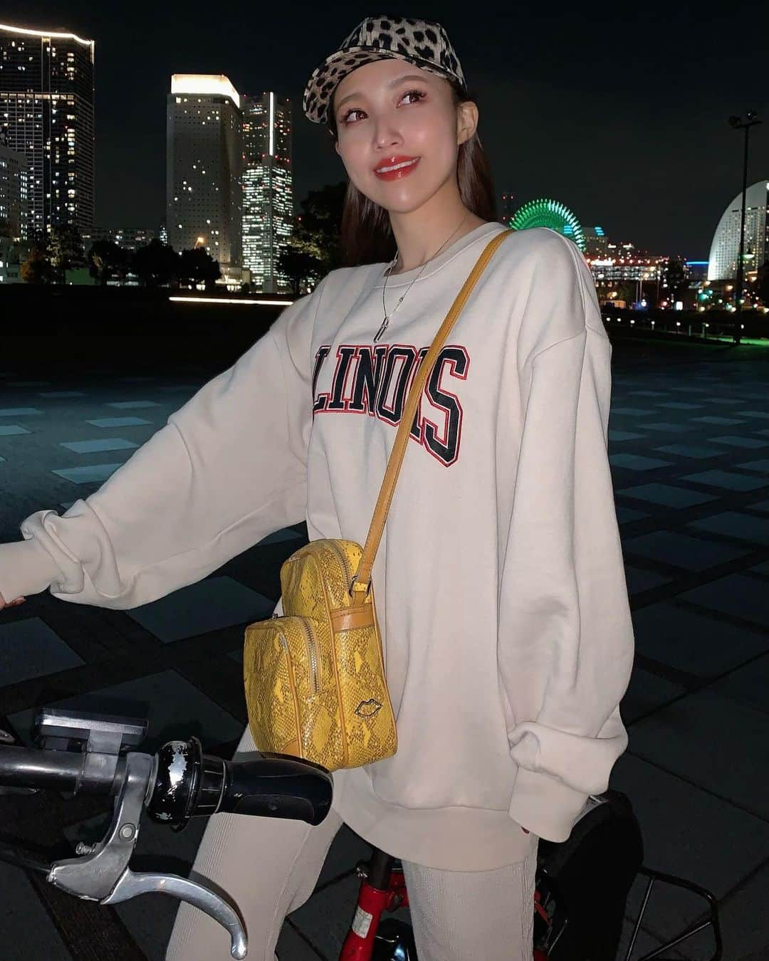 RINAさんのインスタグラム写真 - (RINAInstagram)「初レンタルサイクルしてみた🚲💭 ハマりそう…🤤🤤 夜の横浜をぐーるぐーる🌀してみたお ・ 明日はずっと待ちに待ってた楽しみがぁ🐭 ・ #cyberjapandancers #cyberjapan #cjd_rina #サイバージャパンダンサーズ #サイバージャパン #サイクリング」10月27日 20時20分 - cjd_rina