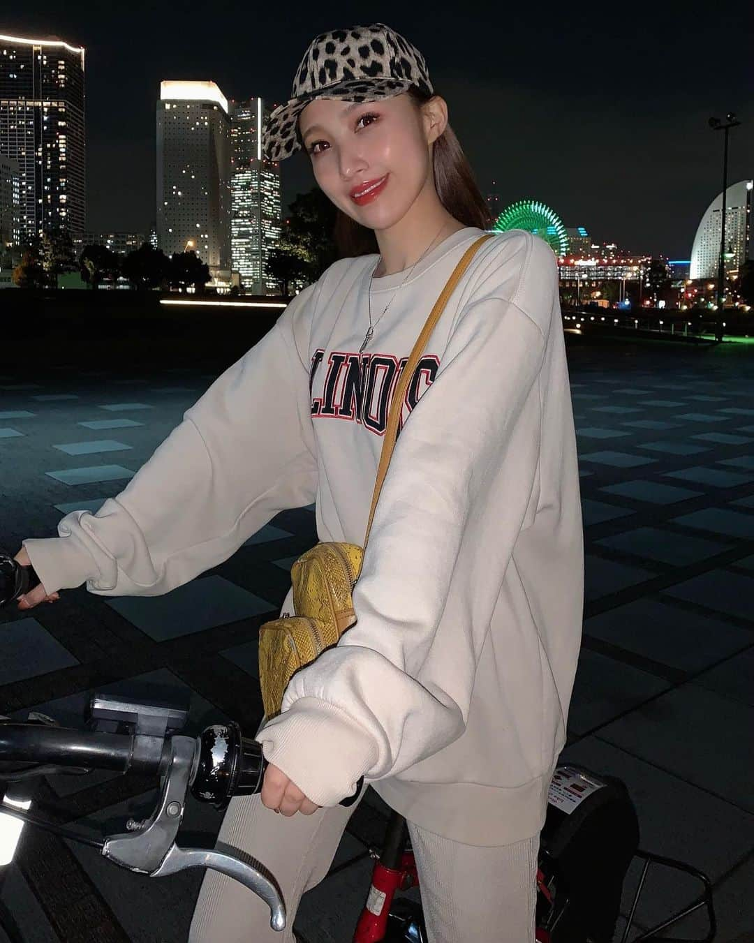 RINAさんのインスタグラム写真 - (RINAInstagram)「初レンタルサイクルしてみた🚲💭 ハマりそう…🤤🤤 夜の横浜をぐーるぐーる🌀してみたお ・ 明日はずっと待ちに待ってた楽しみがぁ🐭 ・ #cyberjapandancers #cyberjapan #cjd_rina #サイバージャパンダンサーズ #サイバージャパン #サイクリング」10月27日 20時20分 - cjd_rina