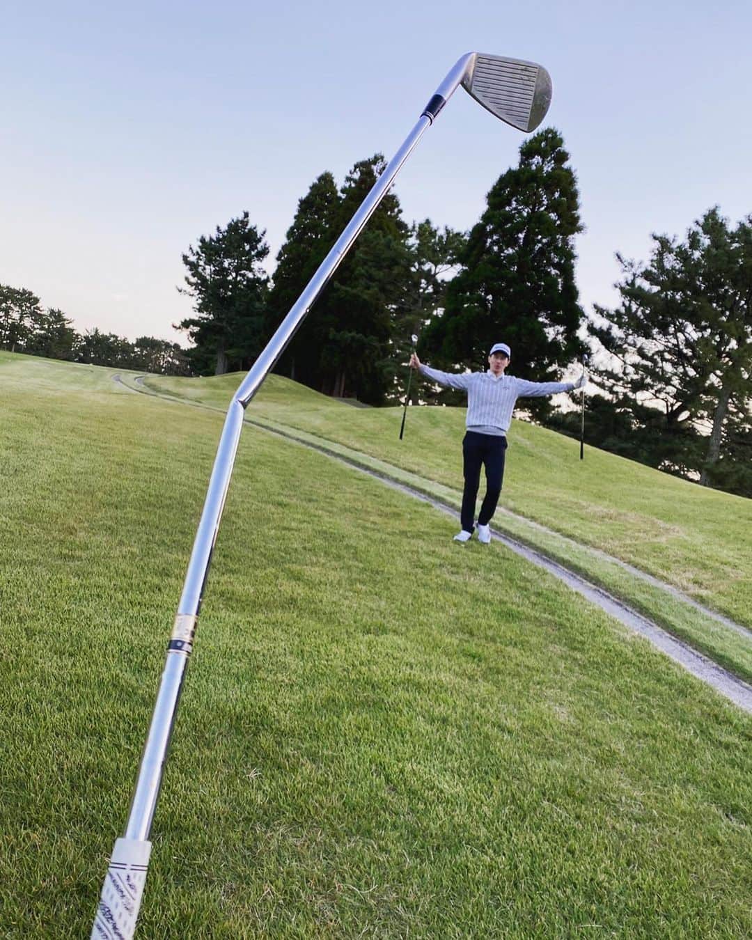 森豪士さんのインスタグラム写真 - (森豪士Instagram)「こないだのラウンドコーデ⛳️🏌️‍♂️ CAP @taylormade_golf_japan  TOPS @callawayapparel_japan  PANTS @adidasgolf  SHOES @adidasgolf   グレーのニットが好きだなぁ😉✨ #ゴルフ #ラウンドコーデ  #ゴルフ男子 #ゴルフファッション #ゴルフウェア  #golf #golfwear」10月27日 20時33分 - tsuyoshimori