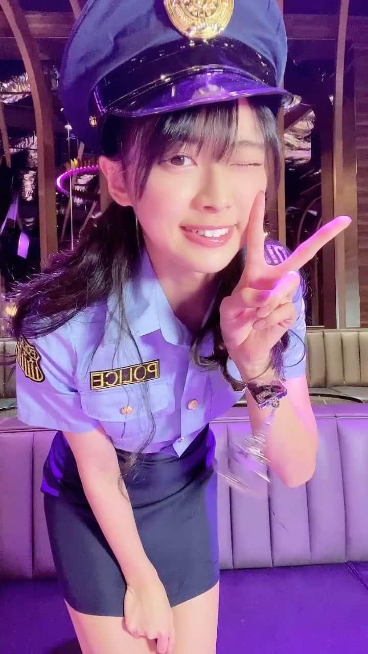 藤田いろはのインスタグラム：「もうすぐハロウィン🎃﻿ みんなはなんの仮装するの？﻿ ﻿ ﻿ ﻿ #ハロウィンコスプレ #ハロウィン仮装 #halloween #halloweencostume #黒髪ロング #グラビア」