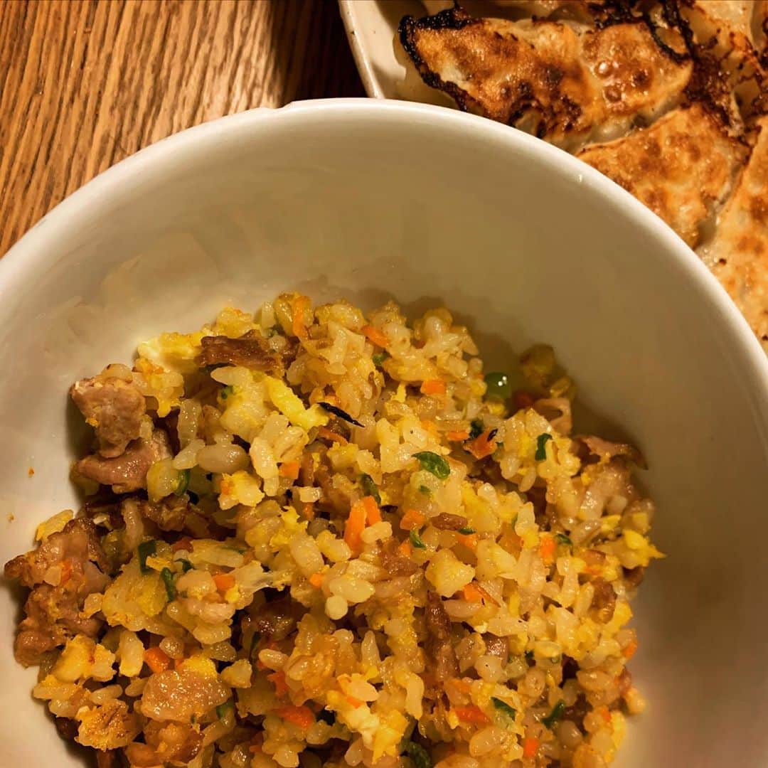 竹井亮介さんのインスタグラム写真 - (竹井亮介Instagram)「2020年10月27日。 炒飯と餃子。 #とっつぁん料理」10月27日 20時33分 - takeiryosuke