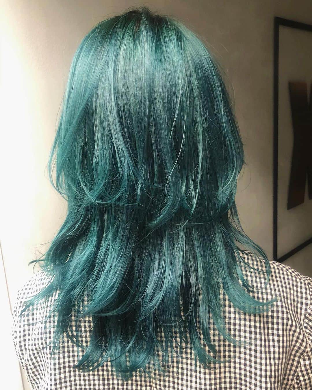 朝日奈丸佳さんのインスタグラム写真 - (朝日奈丸佳Instagram)「久しぶりの更新になってしまいました。SNSってあれこれやるんむずかしい。 緑髪載せてなかったので載せておきます。気に入ったなりよ。  #緑髪 #グリーンカラー  #ウルフカット  #ウルフヘア」10月27日 20時26分 - madoka_maru_hina