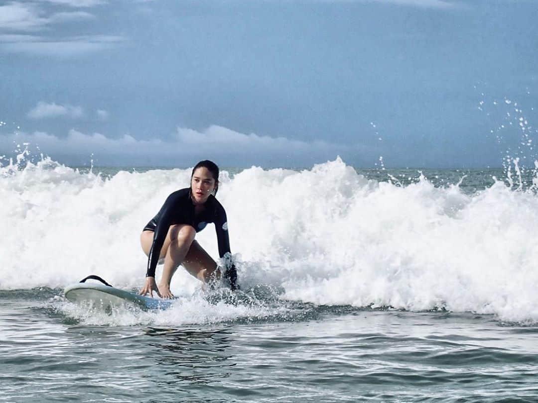 Laila Boonyasakさんのインスタグラム写真 - (Laila BoonyasakInstagram)「You can’t stop the waves, but you can learn how to surf. 🌊🌊🌊🌊🌊🌊🌊🌊 #chermarnishappy」10月27日 20時42分 - chermarn