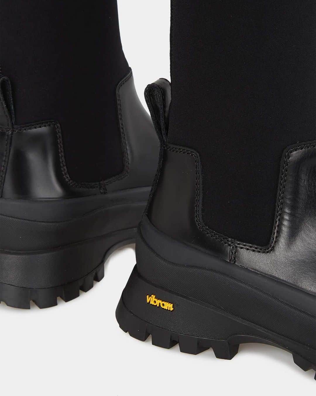 レクレルールのインスタグラム：「JIL SANDER X BOOTS Available in stores and on leclaireur.com  #Leclaireur #LeclaireurSevigne #conceptstore #womenfashion #jilsander #jilsanderbylucieandlukemeier」