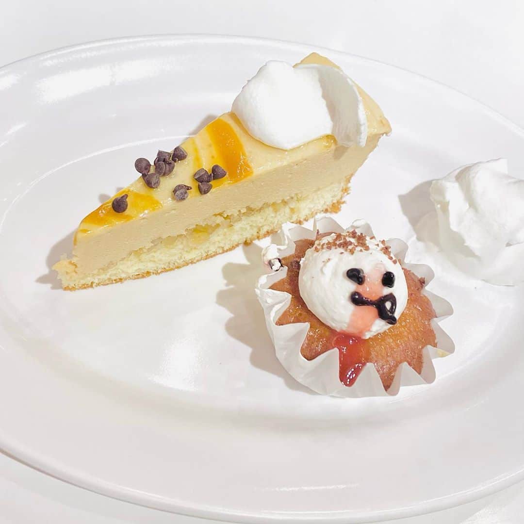 北川花音のインスタグラム：「﻿ 10月生まれの皆さん、﻿ お誕生日おめでとうございます〜🍰﻿ ﻿ 写真はこの前、スイパラに行ったときの！﻿ ハロウィンフェアがやってたから﻿ 行きたかったんだ〜🎃﻿ ﻿ ﻿ #スイパラ　#ケーキ　#北川花音　#ニコラ　#nicola」