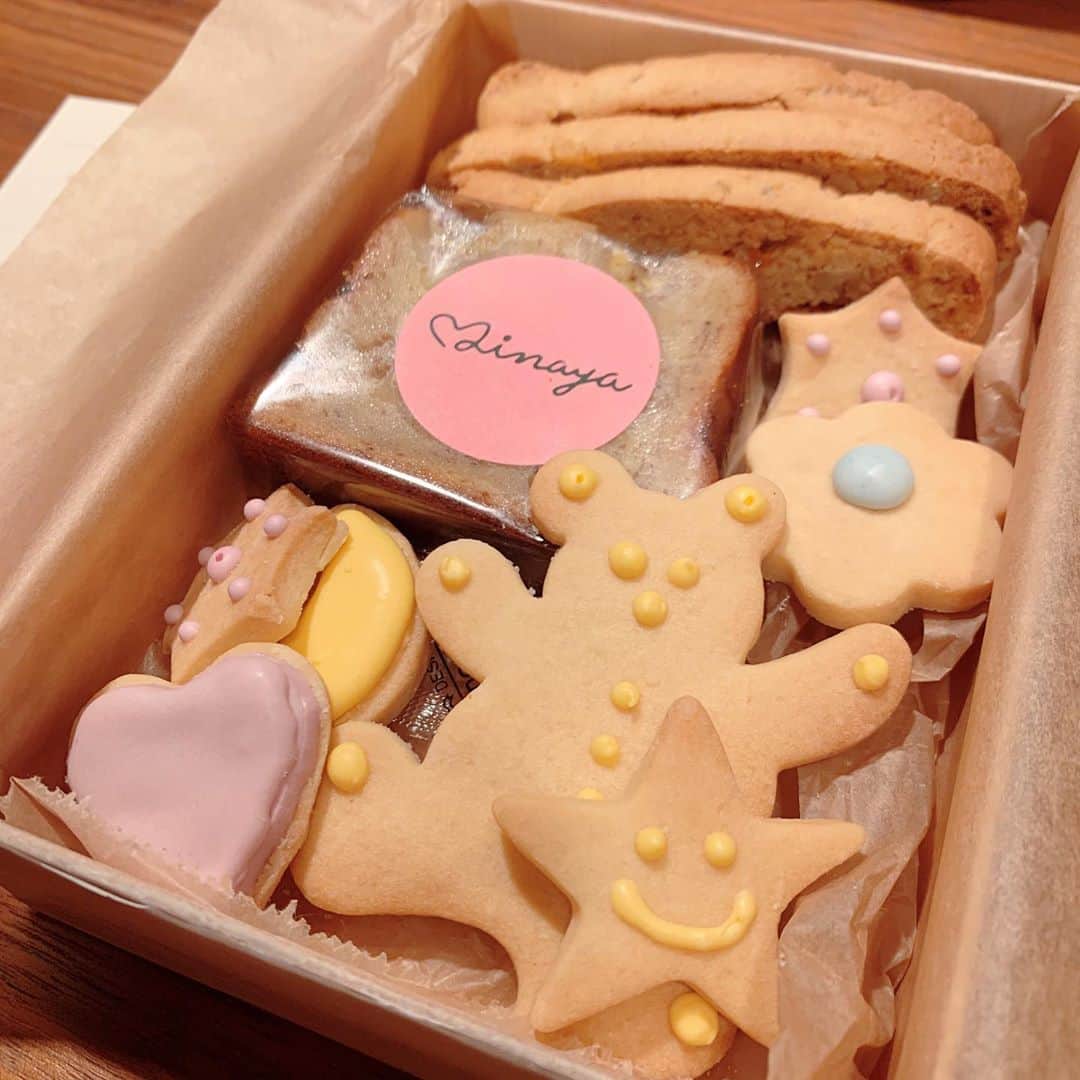中村優さんのインスタグラム写真 - (中村優Instagram)「美菜屋のクッキー @minayainc 🧸🍪✨💕アイシングの綺麗な色はなんとお野菜から取ってるらしい！可愛い〜🥰幸せになる〜！今日なかなか日本！のロケだったから圭さんにもプレゼントした🙌」10月27日 20時54分 - nkmr_yu