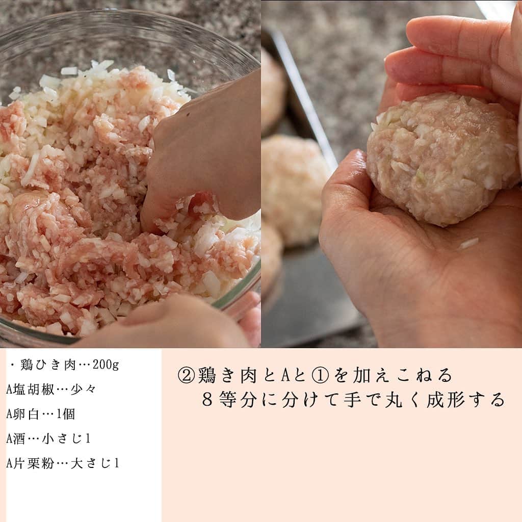 もあいさんのインスタグラム写真 - (もあいInstagram)「スワイプレシピ付き ⋆⸜ 豆腐つくね ⸝⋆﻿ 難易度 ✭✭✩ ≀ ◷  20 分 ≀ ¥ 600円﻿ ﻿ ようこそ٩(^‿^)۶﻿ Ⓜ︎ⓄⒶⒾ🅢ⓀⒾⓉⒸⒽⒺⓃ 𓎩へ﻿ こんばんは、もあいです︎ 𓇚﻿ ﻿ 今日は野菜たっぷりの﻿ 豆腐鶏つくね♥︎﻿ 玉ねぎとれんこんのシャキシャキ食感﻿ 甘じょっぱいたれと﻿ 濃厚卵黄に絡めて食べれば﻿ ごはんが進む〜♪﻿ ﻿ 残ったつくねは冷凍保存できます！﻿ ﻿ こちらのレシピは @macaroni_news  @macaronimate  でわかりやすく記事になっています！  ✿お知らせ﻿ 📕#がんばらなくてもできるおいしいすぐレシピ﻿ 全国の書店で10/29から発売開始﻿ @moais TOPのURLからもご覧になれます！﻿ 自信作のレシピばかりなので﻿ ぜひ見てみてください♥︎﻿  右上の保存ボタンを押せば﻿ あとで見返すときに便利です♡﻿ では、いってみよう ☞﻿ ﻿ —-✄———-✄———-✄—-﻿ ✍︎ recipe﻿ 〰〰〰﻿ ﻿ ✿ 材料(2人分) ﻿ ﻿ ・鶏ひき肉…200g﻿ ・豆腐…100g﻿ ・れんこん…60g﻿ ・玉ねぎ…1/2本﻿ ﻿ A生姜…1かけ﻿ A塩胡椒…少々﻿ A卵白…1個﻿ A酒…小さじ1﻿ A片栗粉…大さじ1﻿ ﻿ Bみりん…大さじ3﻿ B醤油…大さじ2﻿ B砂糖…大さじ2﻿ ﻿ ・卵黄…1個﻿ ・白ごま…少々﻿ ﻿ ・ごま油…適量﻿ ﻿ ✿ 作り方﻿ ﻿ ﻿ ①玉ねぎ、生姜はみじん切り 　れんこんは粗みじんに切る。 　豆腐はキッチンペーパーでくるみ 　レンジで600Wで30秒加熱する﻿ ﻿ ②鶏き肉とAと①を加えこねる 　８等分に分けて手で丸く成形する﻿ ﻿ ③フライパンにごま油を中火で 　熱し、②を焼く。 　こんがりと焼き色がついたら 　ひっくり返して裏面も焼く﻿ ﻿ ④Bを加え、とろみがつくまで 　加熱する  　お皿に盛りつけごまと卵黄を 　トッピングする﻿ ﻿ ﻿  #OL仕事めし #働楽ごはん #モアイズキッチン﻿ ﻿ ♔∴∵∴♔∴∵∴♔∴∵∴♔∴∵∴♔∴∵∴♔∴∵∴♔﻿ ﻿ #豆腐 #つくね #鶏肉レシピ  #今日のごはん #手作りごはん #簡単ごはん #簡単レシピ #おかず #レシピ #食卓 #節約 #献立 #家庭料理 #テレワーク飯 #アラサー #自炊 #夜ご飯 #家ごはん #節約ごはん #レシピ動画 #節約生活 #時短料理 #おいしい #料理 #料理動画 #おうちごはん﻿ ﻿ ﻿」10月27日 20時55分 - moaiskitchen