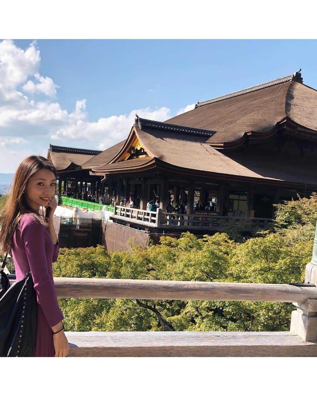 茨木菜緒のインスタグラム：「. 清水寺 . 恋占いの石。目を閉じて10m先ぐらいの石をタッチしたら恋が叶う願掛けの石💛💛💘 1人では辿り着けなかった😂🤪笑 . power貰えた🥳💪 . #京都 #kyoto #清水寺 #お寺 #神社巡り #パワースポット #縁結び #旅 #好き #感謝」